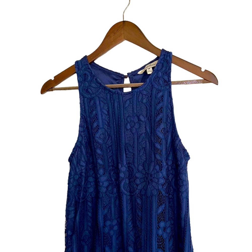 Speechless, navy blue lace shift mini dress 
Juniors medium